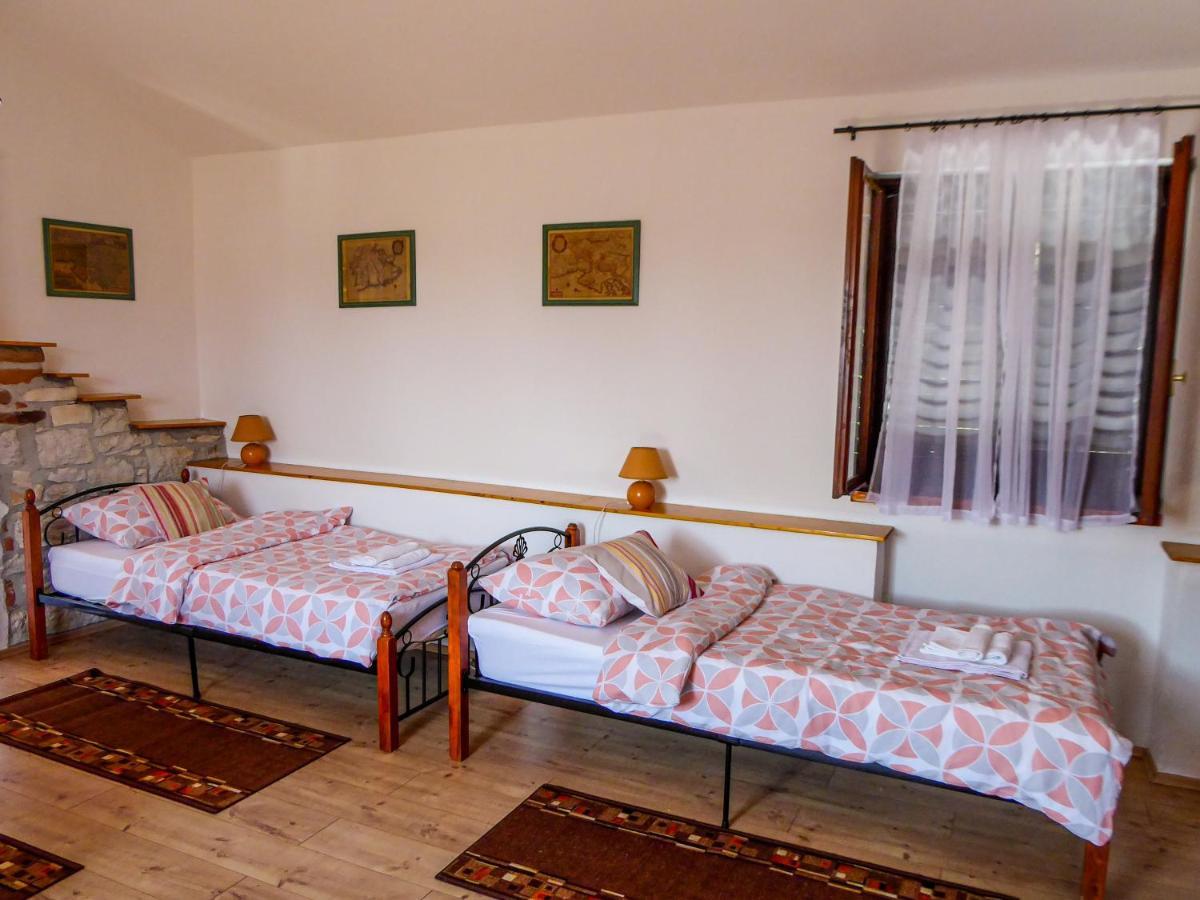 Villa Casa Istriana Nona Pina Kaštelir Exterior foto