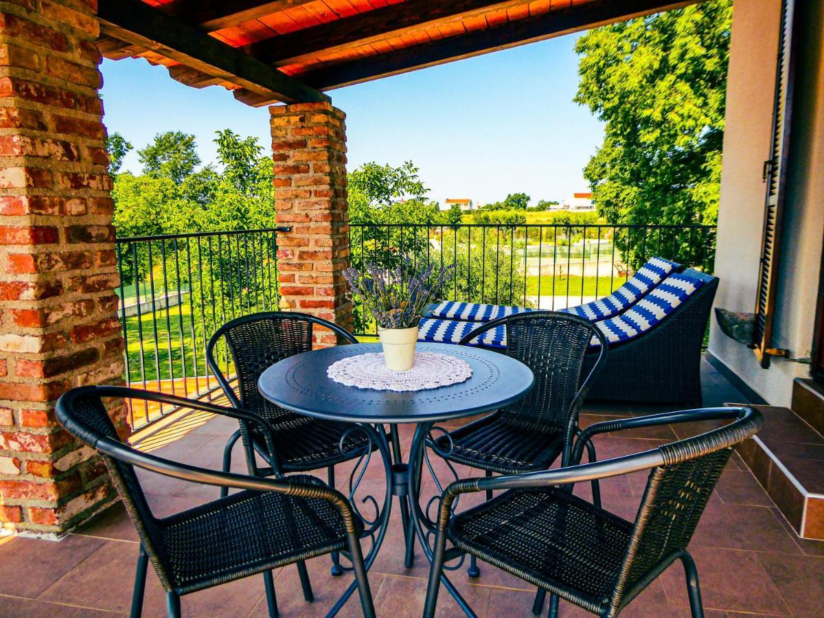 Villa Casa Istriana Nona Pina Kaštelir Exterior foto